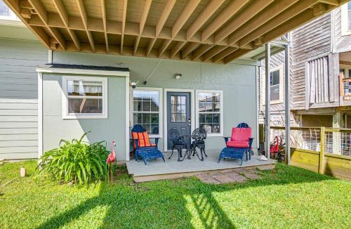 Dickinson Apartment | Waterfront Studio w/Dock, 8 Mi to Kemah Boardwalk