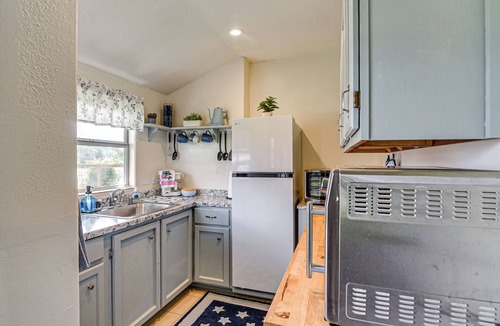 Dickinson Apartment | Waterfront Studio w/Dock, 8 Mi to Kemah Boardwalk