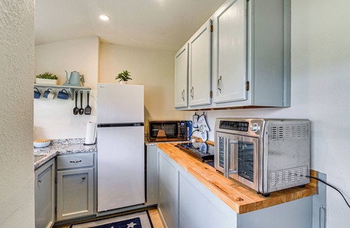 Dickinson Apartment | Waterfront Studio w/Dock, 8 Mi to Kemah Boardwalk