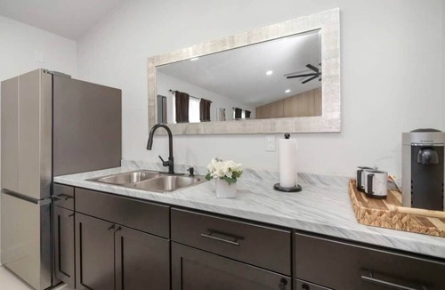 Spring Hill Apartment | Waterfront Suite with Jacuzzi Tub & Fireplace