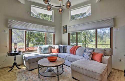 Troutdale House | Waterfront Troutdale Hideaway: Sandy River Fishing