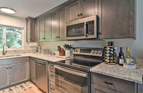 Troutdale House | Waterfront Troutdale Hideaway: Sandy River Fishing