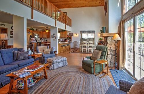 Vandalia House | Waterfront Vandalia House w/Dock on Donnell Lake!