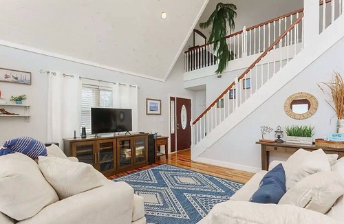 Dandridge Ski Chalet | Waterfront Vista (3-Bedroom Chalet) with Mountain view by RedAwning