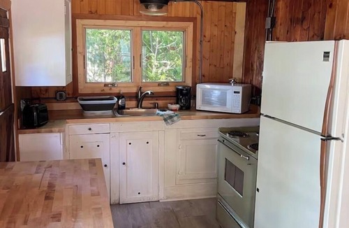 Elk Rapids Cabin | Waterfront w/Beach on Elk Lake - Cabin 1