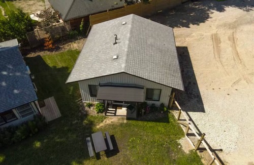 Elk Rapids Cabin | Waterfront w/Beach on Elk Lake - Cabin 3