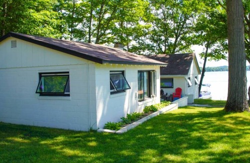 Elk Rapids Cabin | Waterfront w/Beach on Elk Lake - Cabin 4