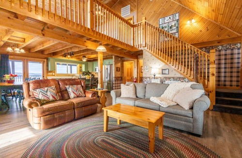 Dandridge Cabin | Water’s Edge – Best Lake Views! 3BR Cabin w/Dock & Game Room