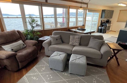 Merrimac House | Waters Edge Cottage