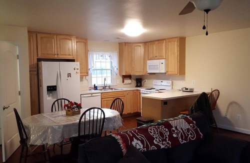 Markham Cottage | Weekend getaway short distance from DC/Northern Virginia