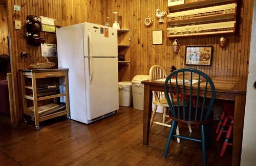 La Pointe Cabin | Weisel Cabin - Nostalgic Cabin located within walk