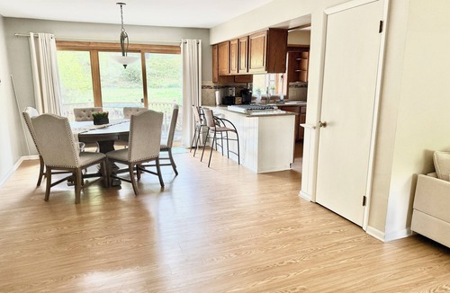 Northview House | Welcome to Cedar Ridge House, enjoy the homey feel in this quiet neighborhood.