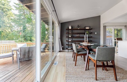 Renton House | Welcome to Cedars Edge. High end furnishings 3-bedroom house
