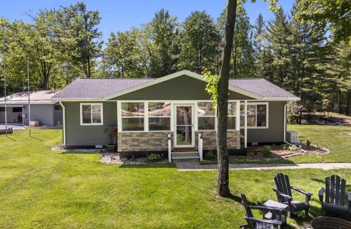 Gladwin House | Welcome to Lakeside Lodge - Game Cave, Golf Greens