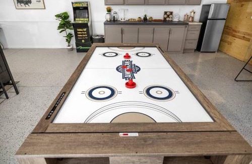 Gladwin House | Welcome to Lakeside Lodge - Game Cave, Golf Greens