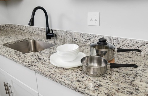 Warren House | Welcome to our charming two-bedroom in Warren/Detroit, MI n