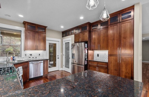 Salem House | Welcome To Your New Favorite Spot! Tree Top Views & Lots Of Room!