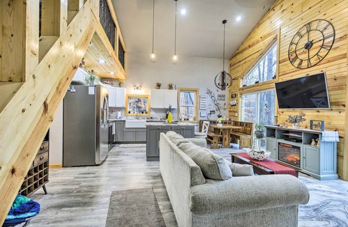 Townsend Cottage | Welcoming Townsend Cabin: Hike, Fish & Relax!