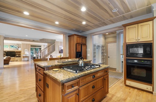 Wequetonsing Cottage | Weque! Close to Nub's Nob and Boyne Highlands!