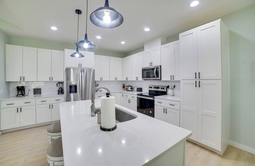 Riviera Beach House | West End Home w/Yard < 1 Mi to Beach Access!