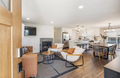 Bolton House | West Linn Wanderlust: Your Mid-Term Retreat