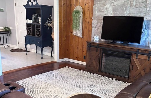 Bellview House | West Pensacola BoHo! Centrally Located Home That Sleeps 10!