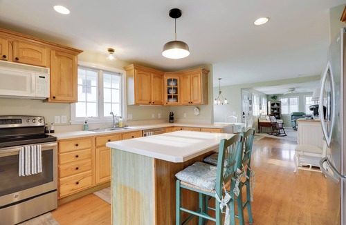 Misquamicut House | Westerly Retreat ~ 1/4 Mi to Private Beach!