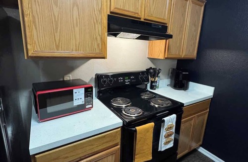 Midlothian House | Western PacMan | 2bd 2bth | 2 min Bella Woods