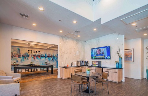 Glendale Sports and Entertainment District Apartment | Westgate District Stay | Pool, Gym, Parking & W/D