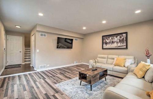 Arlington Heights House | WFH Friendly, 30+ Days Stays, Near Train Station