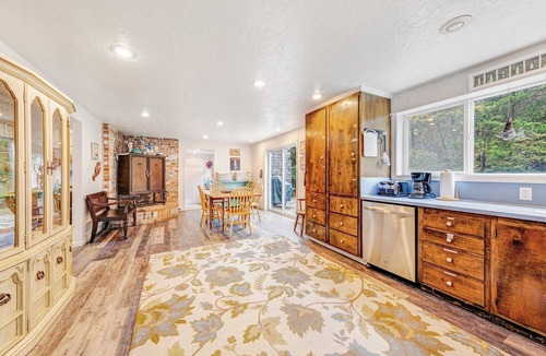 Sandpiper Village Cabin | Whimsical Oceanview Home with Private Hot Tub & Nearby Beach Access - Dogs OK