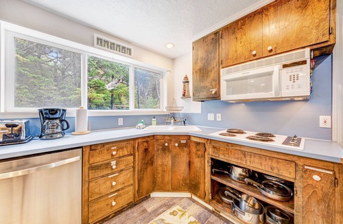 Sandpiper Village Cabin | Whimsical Oceanview Home with Private Hot Tub & Nearby Beach Access - Dogs OK