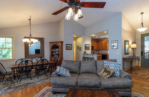 Bear Lake Reserve Cottage | Whispering Creek Retreat at Bear Lake Reserve