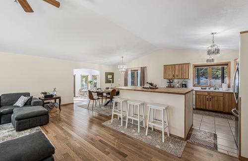 Amherst House | Whispering Pines Oasis 12 ac Scenic Forest Retreat