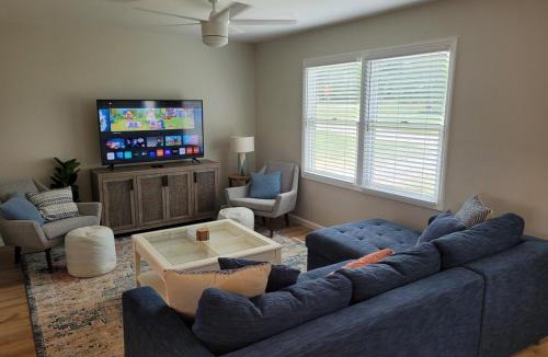 Elberta House | White Birch - Riverfront and Newly-Remodeled!