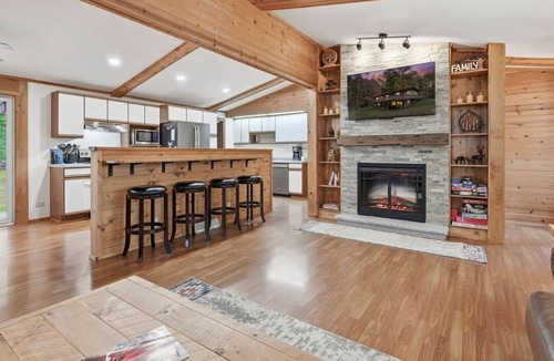 St Germain House | Whitetail Crossing - 3 Bedroom Lake-accessible cabin