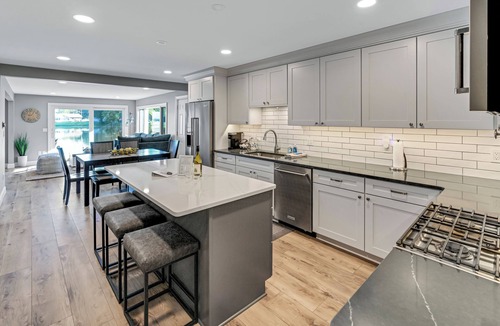 Whitmore Lake House | Whitmore Bay: Bloom & Relax – Beat the Heat – Lakefront Bliss Awaits!