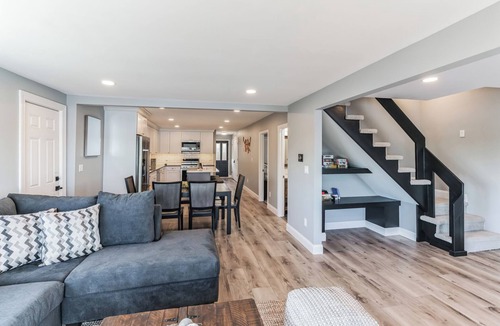 Whitmore Lake House | Whitmore Bay: Bloom & Relax – Beat the Heat – Lakefront Bliss Awaits!