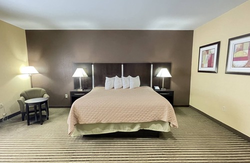 Hamden Hotel | Whitney Inn & Suites