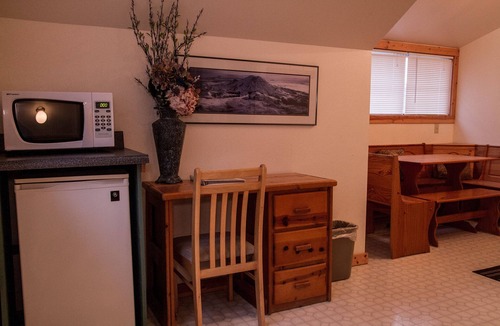 Ashford Hotel | Whittaker's Motel & Historic Bunkhouse