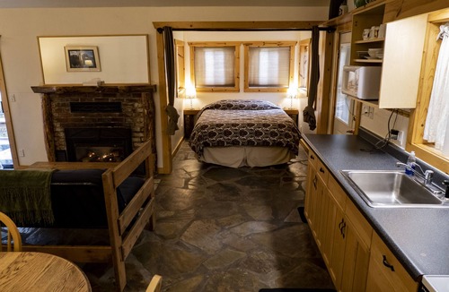 Ashford Hotel | Whittaker's Motel & Historic Bunkhouse