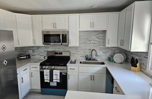 Calumet City House | Why pay for a hotel room when you can have a 3 bedroom house?