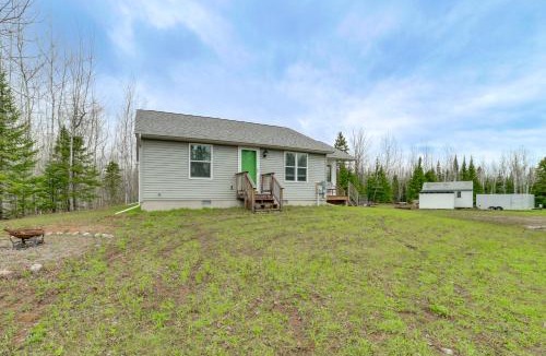 Kincheloe House | Wildlife Viewing & Trails! 155-Acre UP Retreat