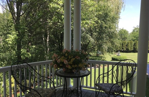 Williston North House | Williston Village INN-Cherry room with queen size bed for 2 people