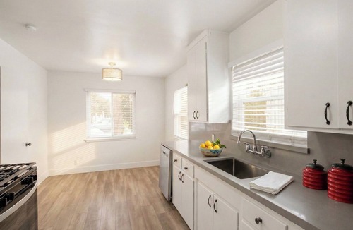 Willow Glen House | Willow Glen! WFH Monitors + WiFi! 5Min to Caltrain, Downtown San Jose & Airport!
