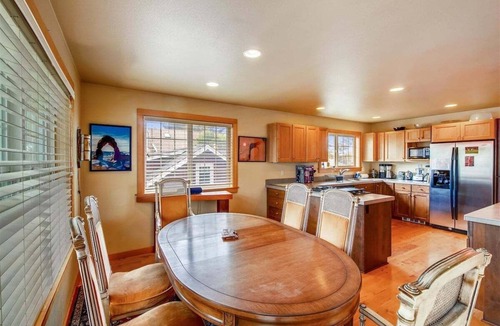 Downtown Cannon Beach House | Windrush - Close to Beach & Downtown!