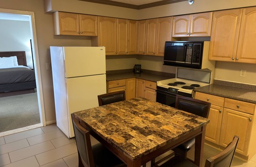 Utica Hotel | Wingate by Wyndham Utica