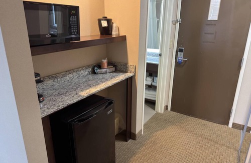 Utica Hotel | Wingate by Wyndham Utica