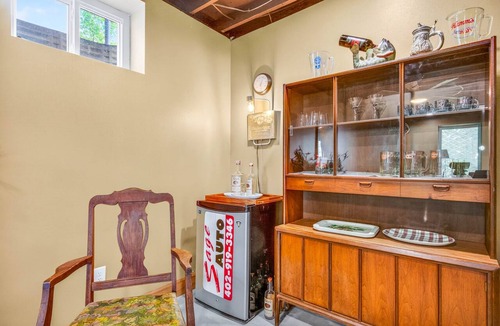 Burbank House | Winging It Cliff Camp | Next to Ponca State Park
