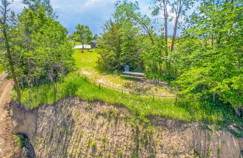 Burbank House | Winging It Cliff Camp | Next to Ponca State Park